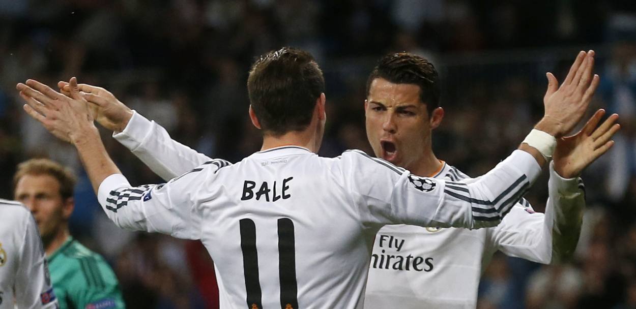 L&#39;abbraccio tra Ronaldo e Bale. Reuters